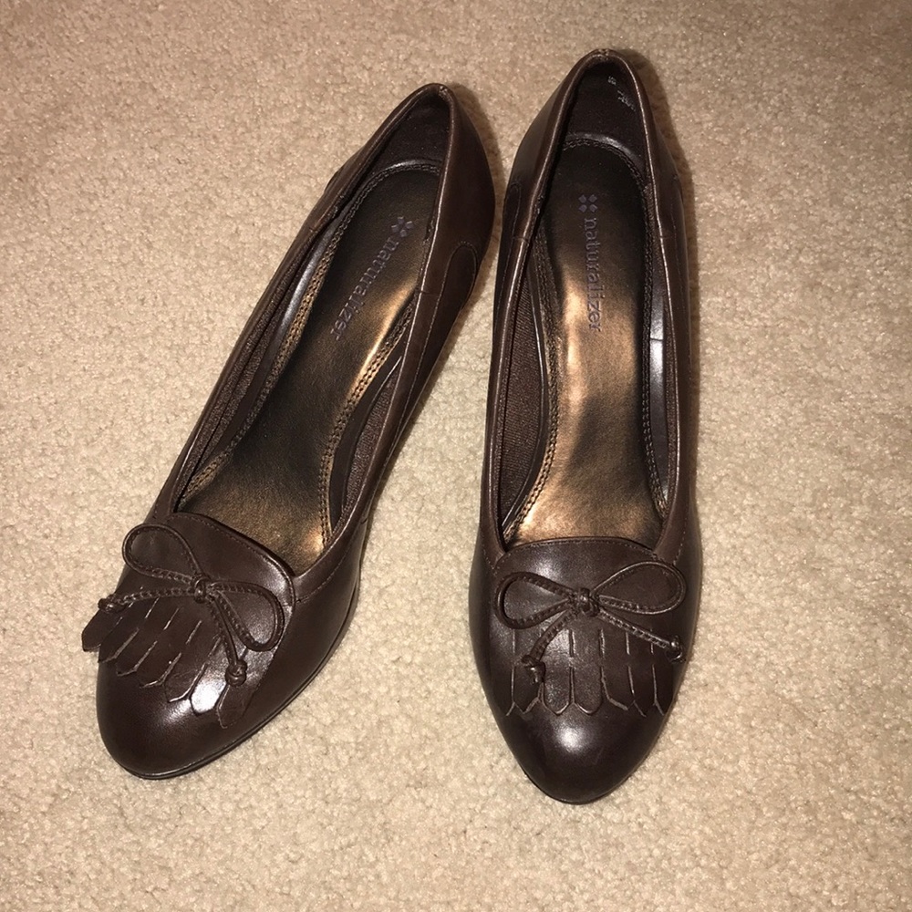 Never worn before Naturalizers brown heels size 9M